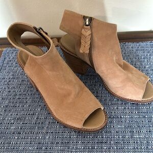 Chinese laundry booties 6 1/2 slightly worn great condition no marks or stains